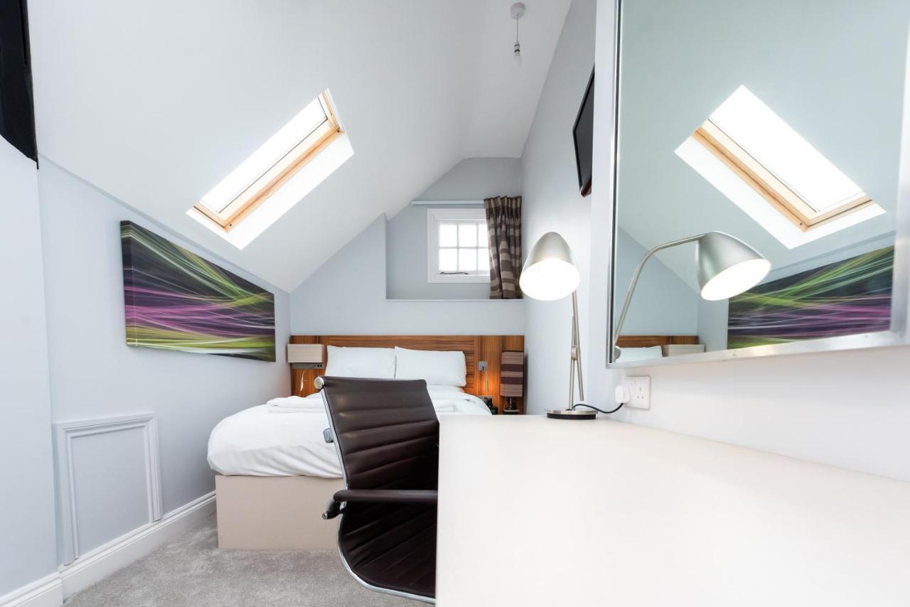 Uno Hotel Heathrow Windsor Slough Buitenkant foto