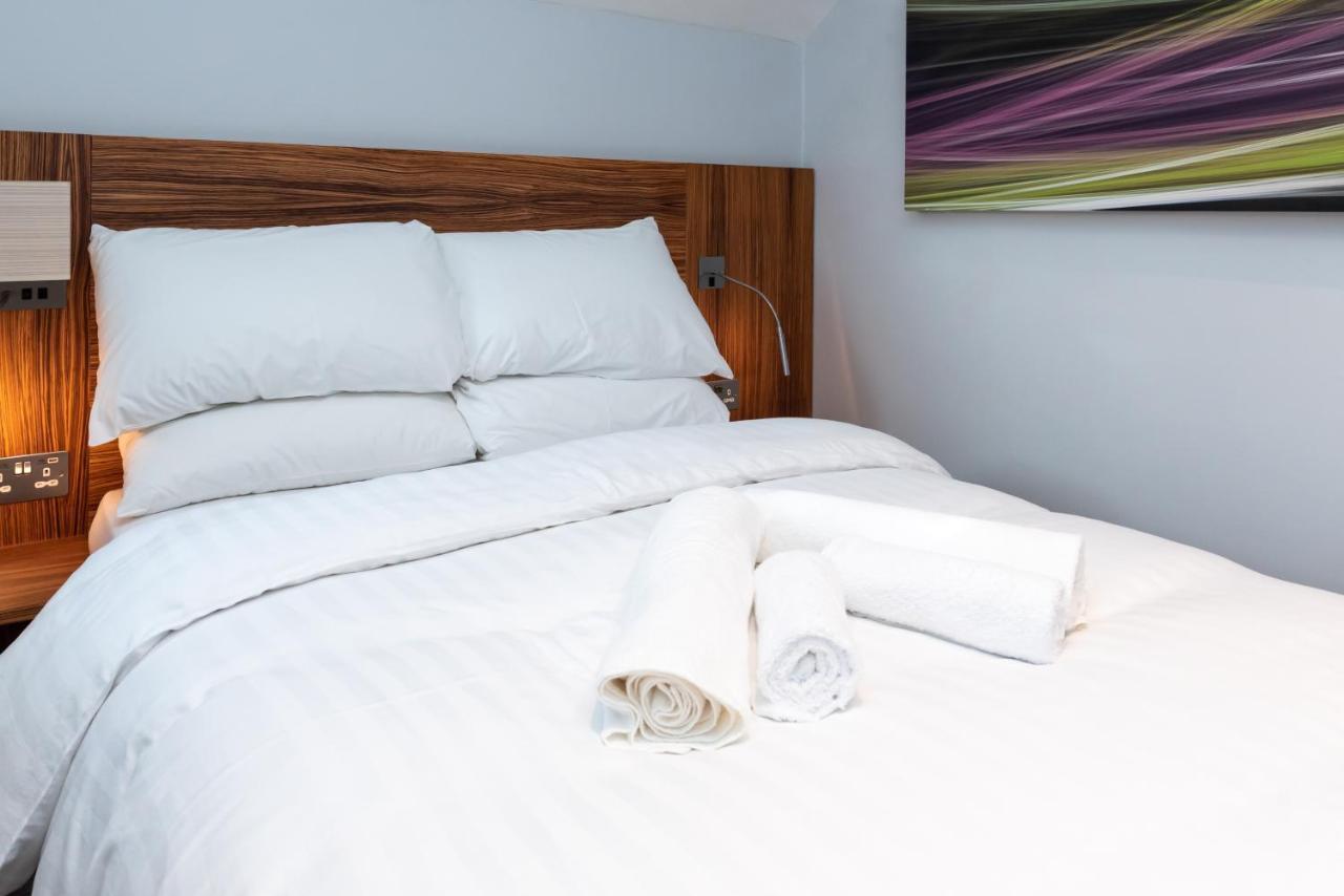 Uno Hotel Heathrow Windsor Slough Buitenkant foto
