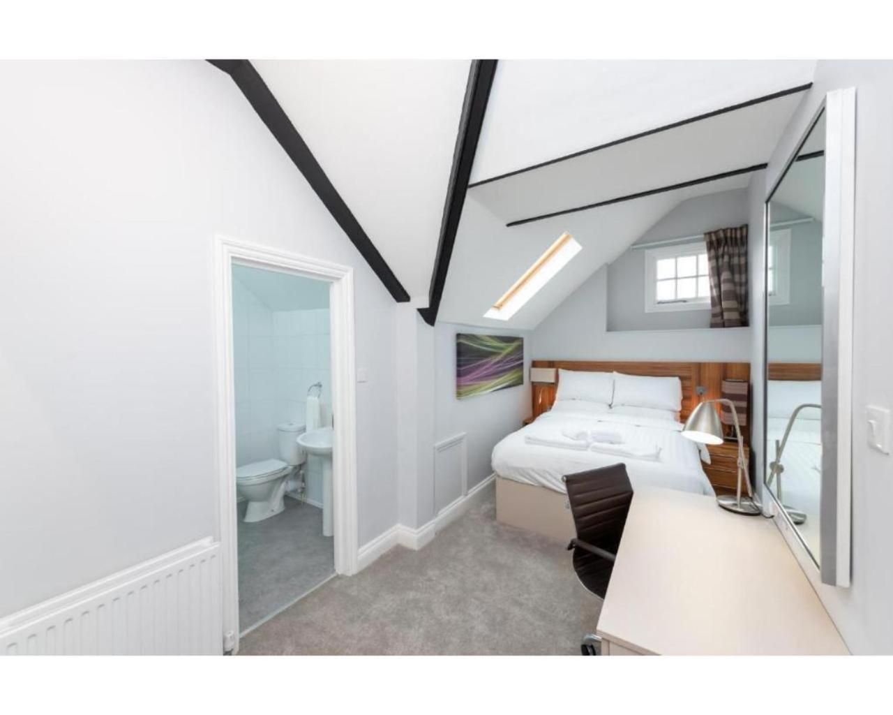 Uno Hotel Heathrow Windsor Slough Buitenkant foto